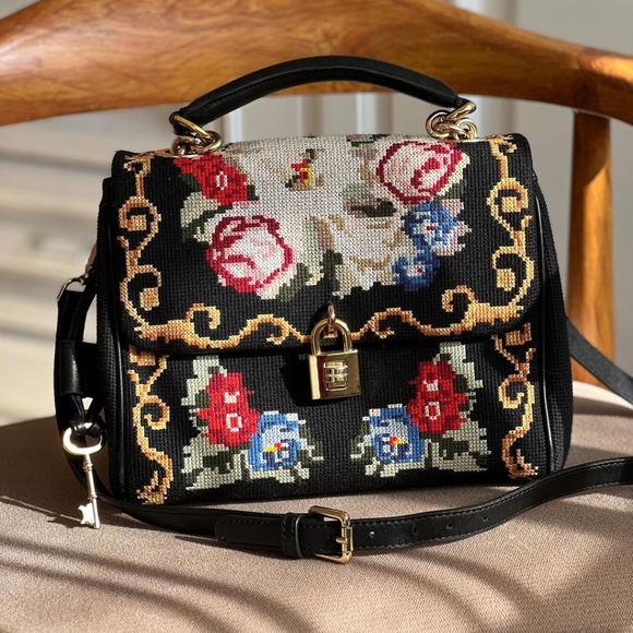 Authentic luxury Dolce & Gabbana Leather Handbag - Stylish and Elegant - Picture 4 of 5